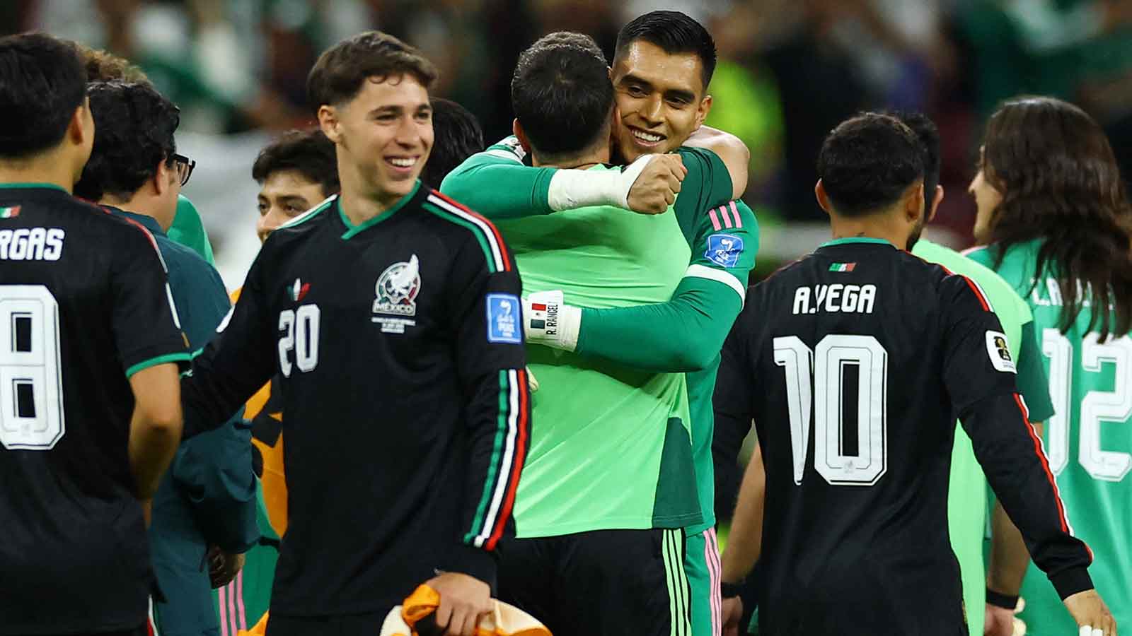 Mexico goalkeeper seals Group A with insane double-save to beat South Korea in World Cup