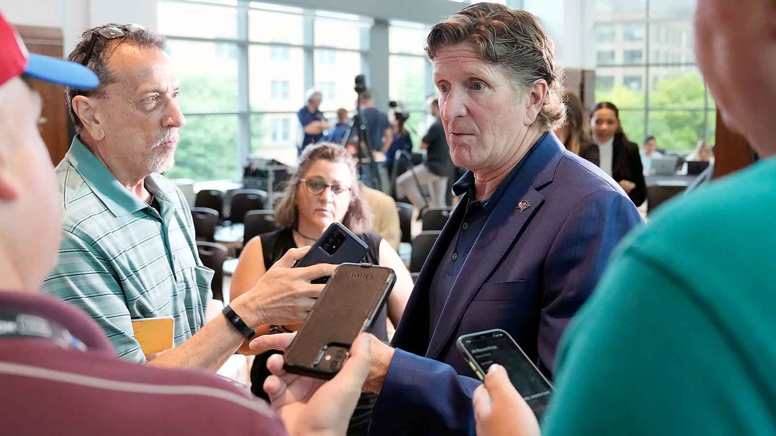 Oilers rumors: The ‘concerns’ agents of Edmonton players have about Mike Babcock