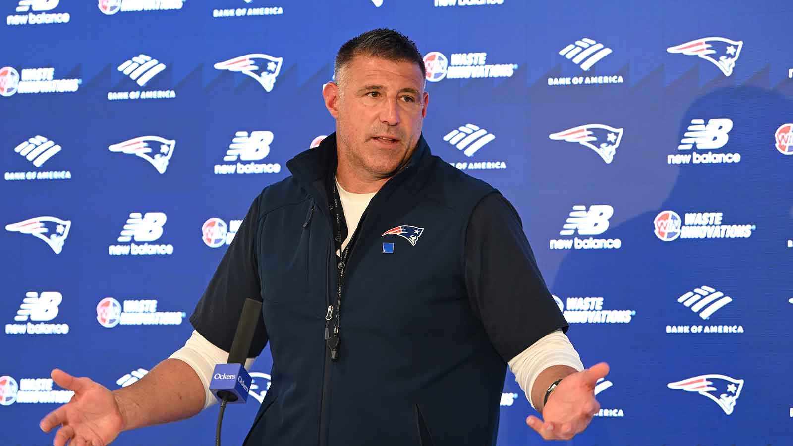 Patriots’ Mike Vrabel dumps cold water on possible Stefon Diggs reunion