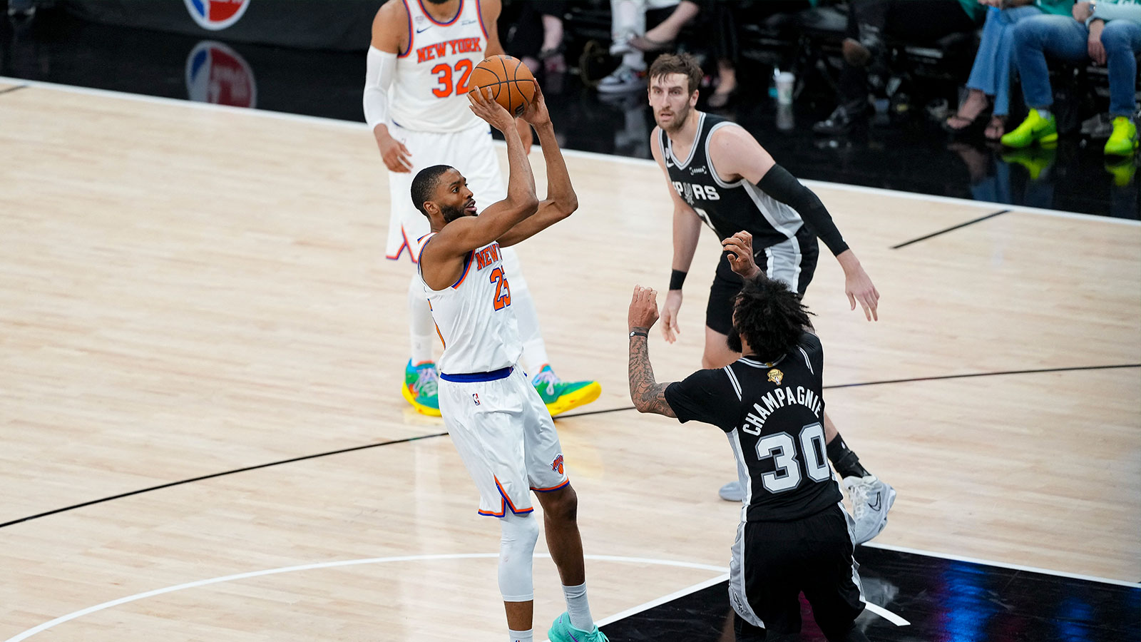 Hack-a-Mitch backfires after early 2-2 Mitchell Robinson free throws