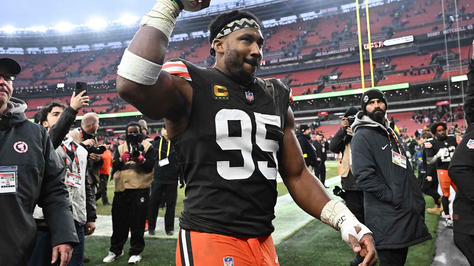 Myles Garrett says goodbye to Cleveland fans after Rams trade Myles Garrett says goodbye to Cleveland fans after Rams trade