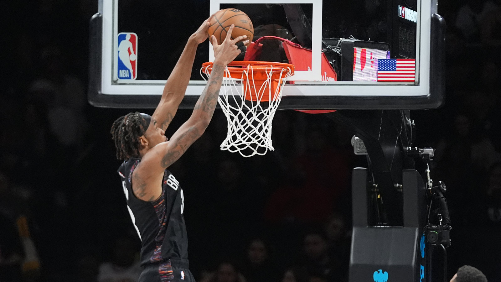 Brooklyn Nets center Nic Claxton (33) dunks the ball against the Atlanta Hawks during the second half at Barclays Center. 