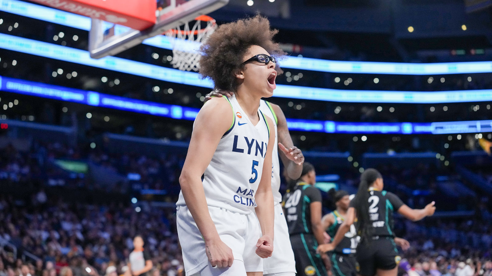 Olivia Miles’ record-setting game leaves Sparks coach tipping cap after failed attempts to stop her