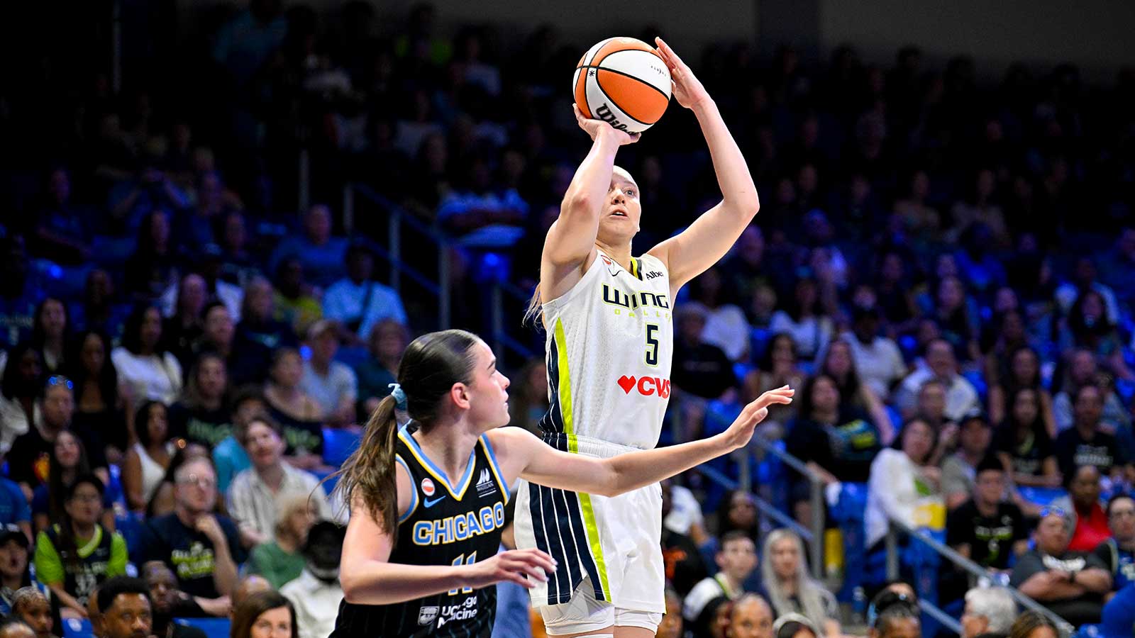 Wings’ Paige Bueckers makes circus shot for and-1 bucket vs. Sky