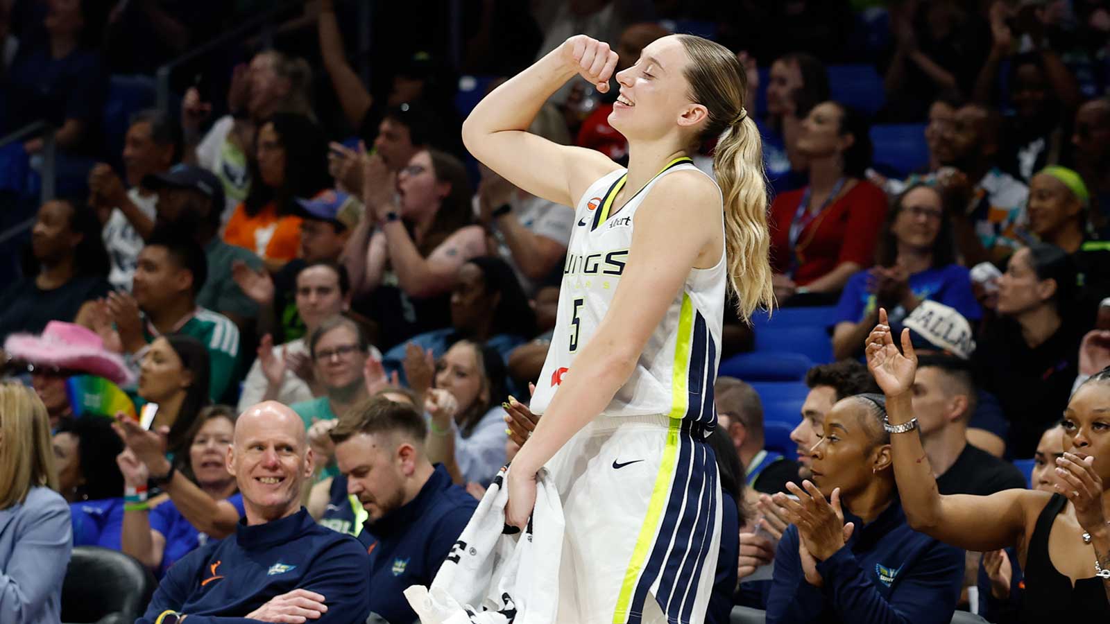 Wings’ Paige Bueckers shrugs off injury scare in dominant game vs. Mercury