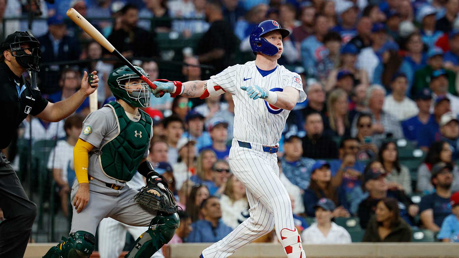 Cubs clinch walk-off win after Giants' outfield blunder