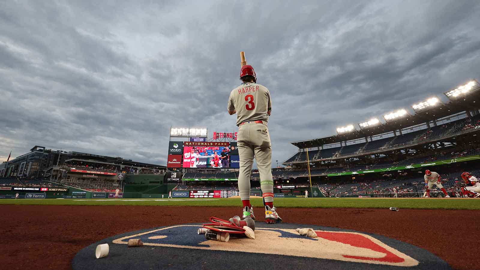Bryce Harper’s gesture caught on camera before Brandon Marsh HR