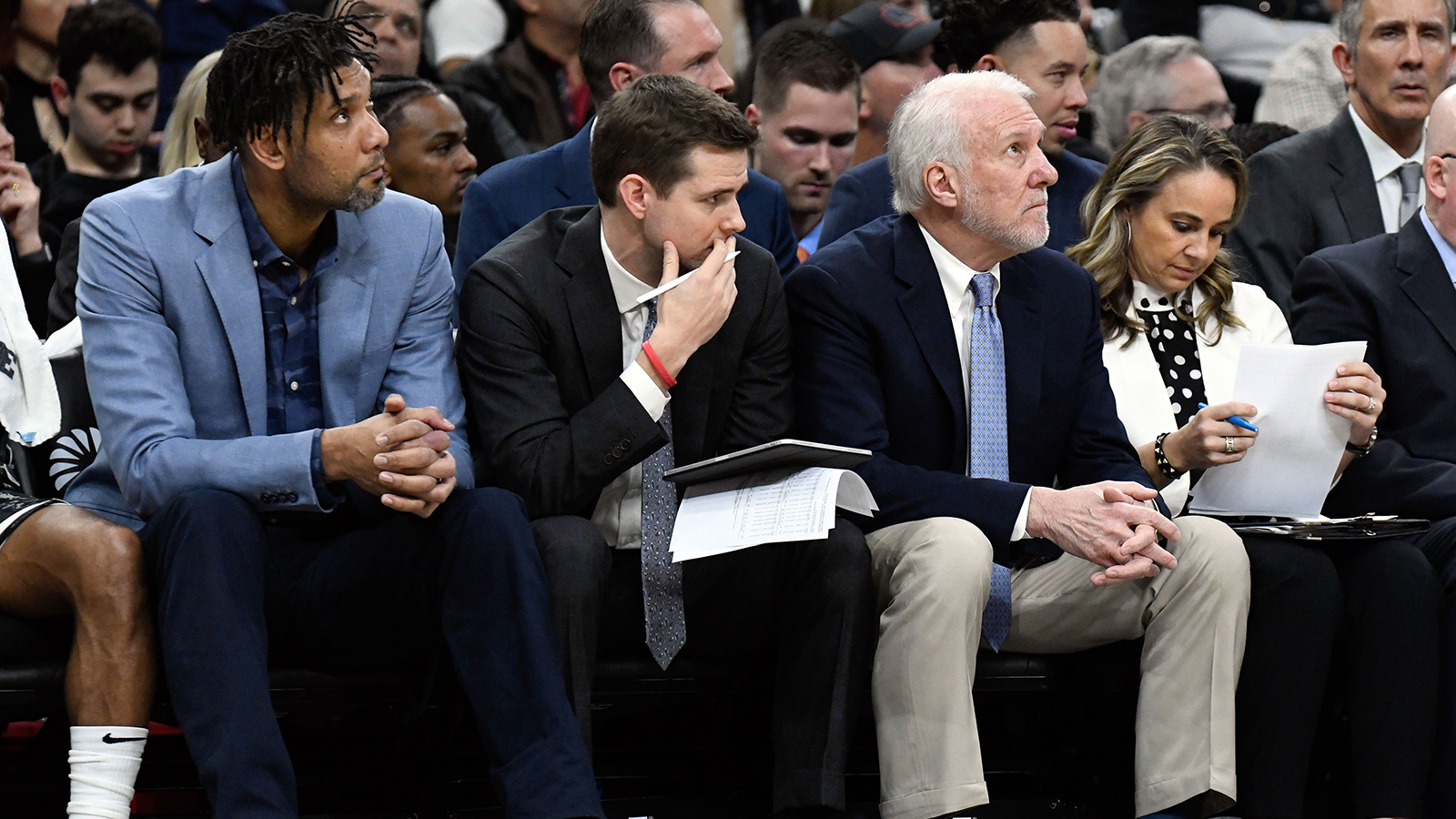 Knicks superfan Billy Baldwin gives fans look at Game 2 suite with Spurs legends Gregg Popovich, Tim Duncan
