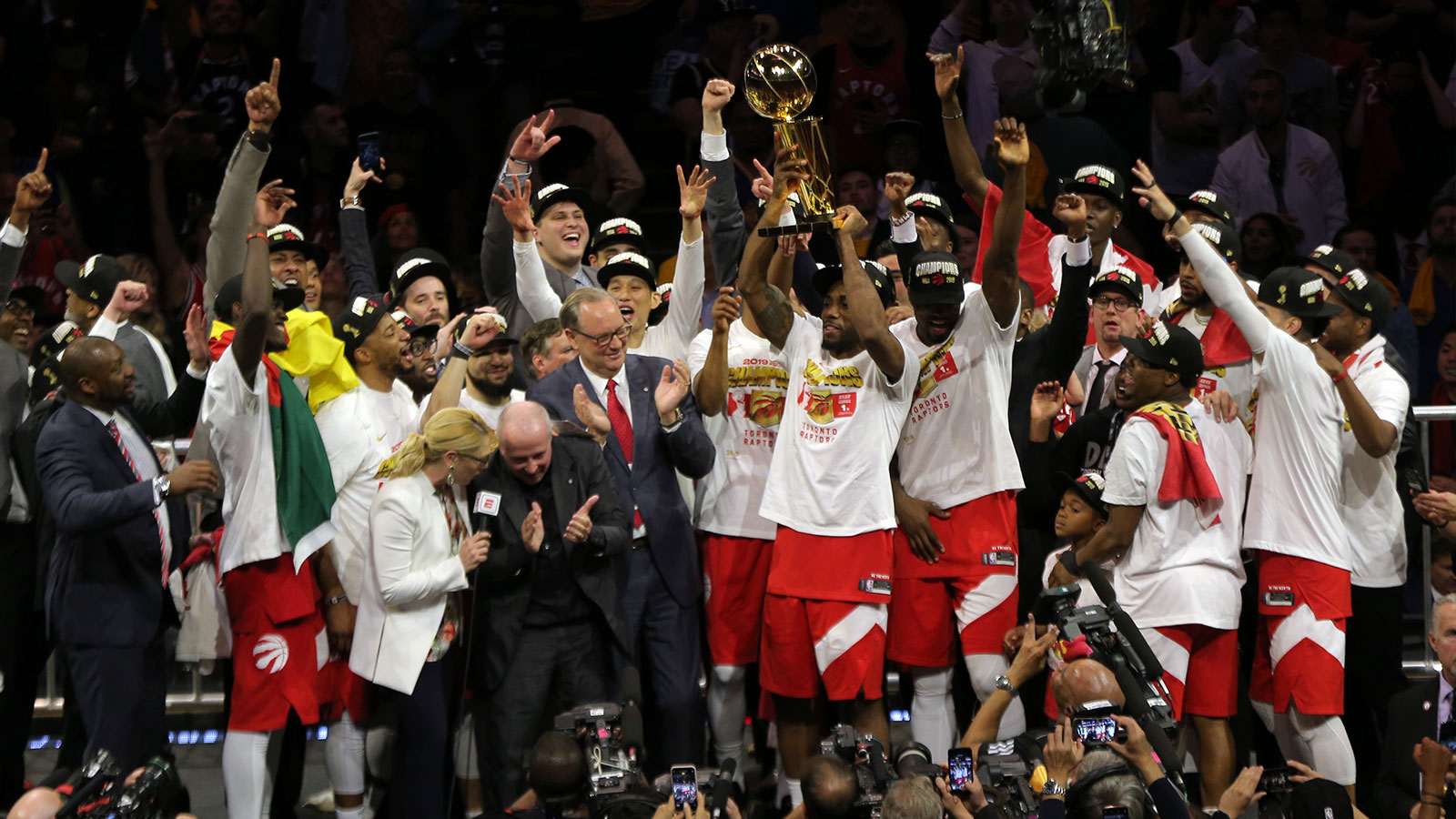 (Editors Notes: Caption Correction) Toronto Raptors forward Kawhi Leonard (2) lifts up the Larry O'Brien Championship Trophy after defeating Golden State Warriors for the NBA Championship in game six of the 2019 NBA Finals at Oracle Arena. 