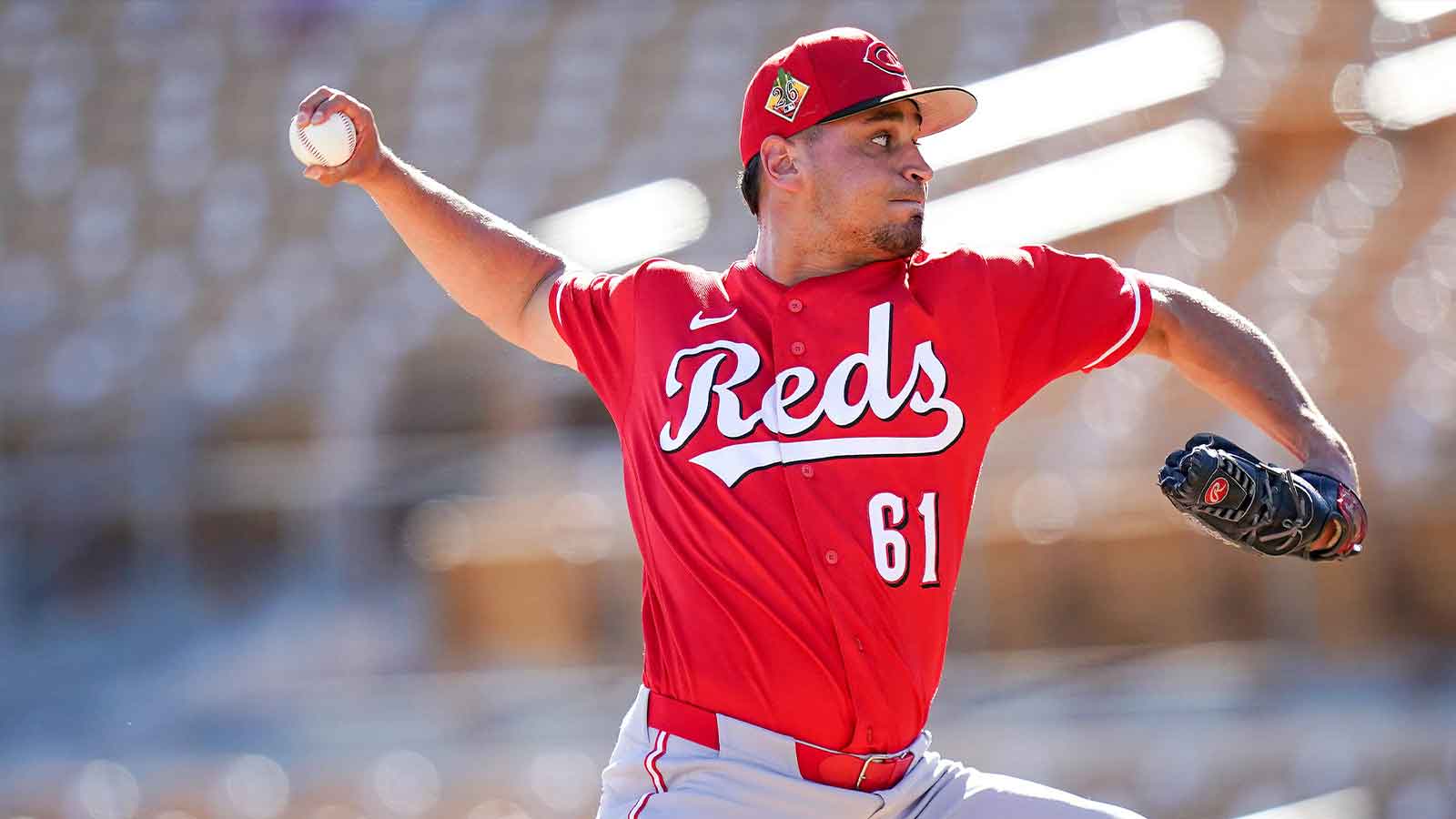 Reds call up 31-year-old rookie for MLB debut