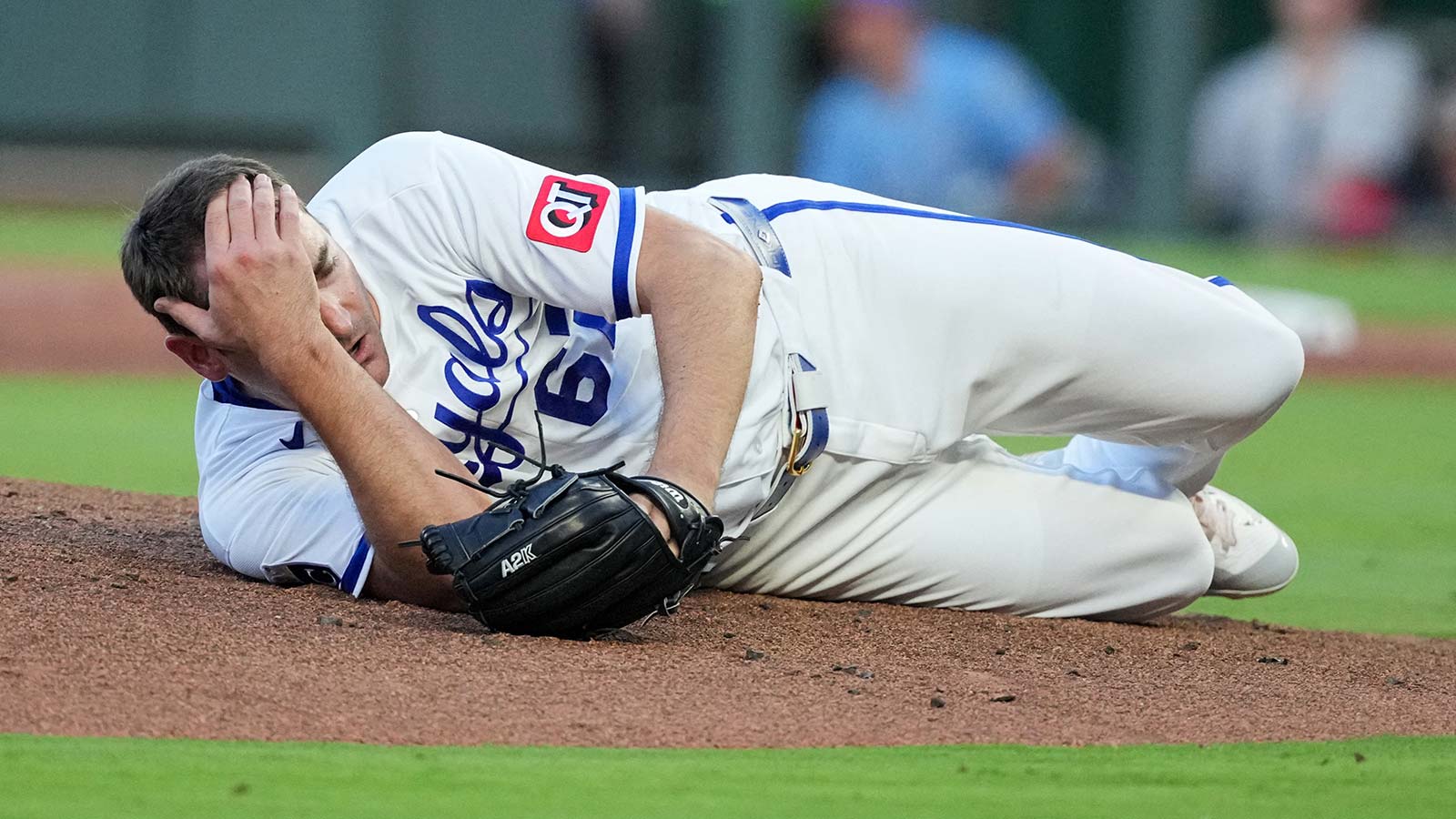 Royals' Seth Lugo hit with scary 107 mph liner by friend Brandon Nimmo