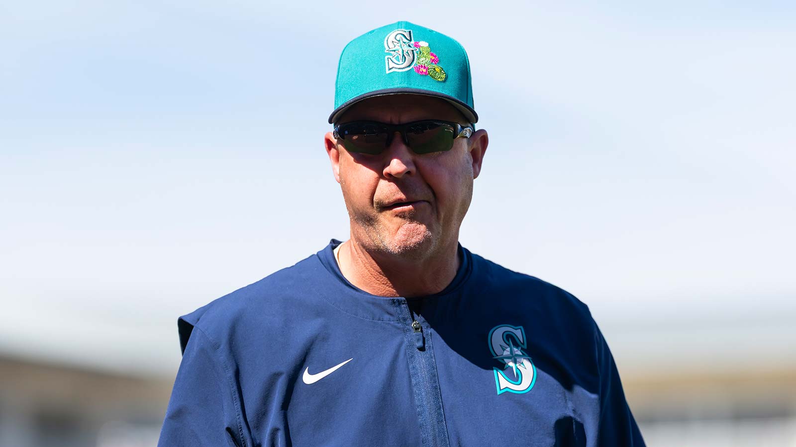 Mariners trade pitcher to Royals with latest move