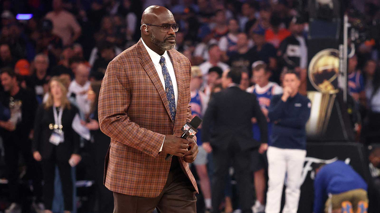 Shaq sends special message to Dodgers fans on bobblehead night