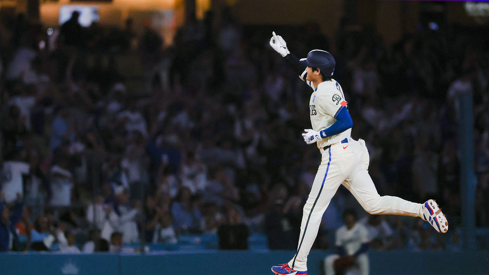 Dodgers' Dave Roberts reveals Shohei Ohtani conversation after return from baby's birth