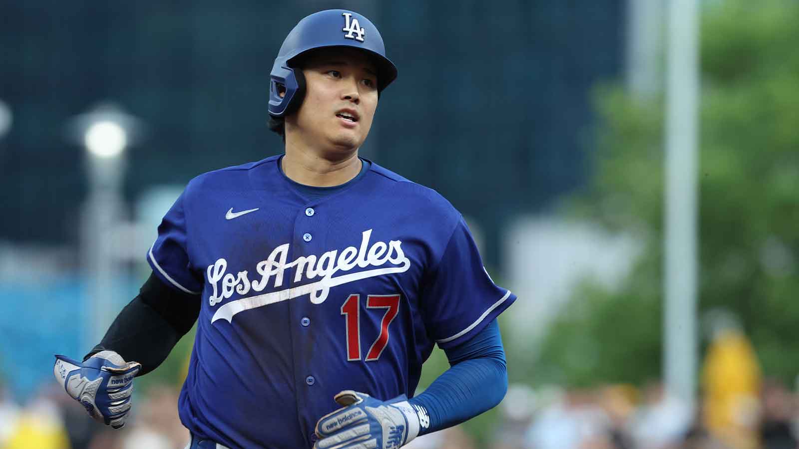 Dodgers’ Dave Roberts reveals his hope for Shohei Ohtani after knee swelling scratch