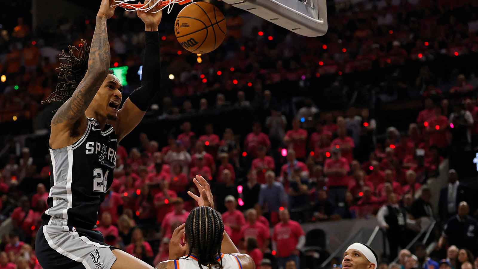 https://wp.clutchpoints.com/wp-content/uploads/2026/06/Spurs-dunking-on-Knicks.jpg