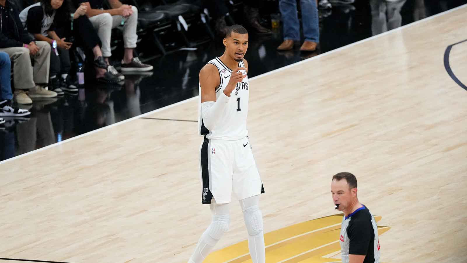 Spurs’ Mitch Johnson breaks down failed final play vs. Knicks in Game 2