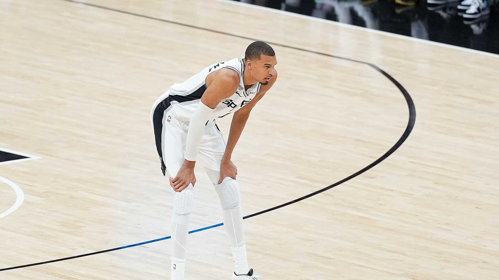 Victor Wembanyama turnover spells doom for Spurs in Game 2