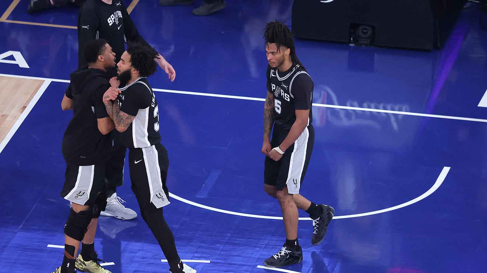 Spurs set insane NBA Finals record in Game 4 decimation of Knicks