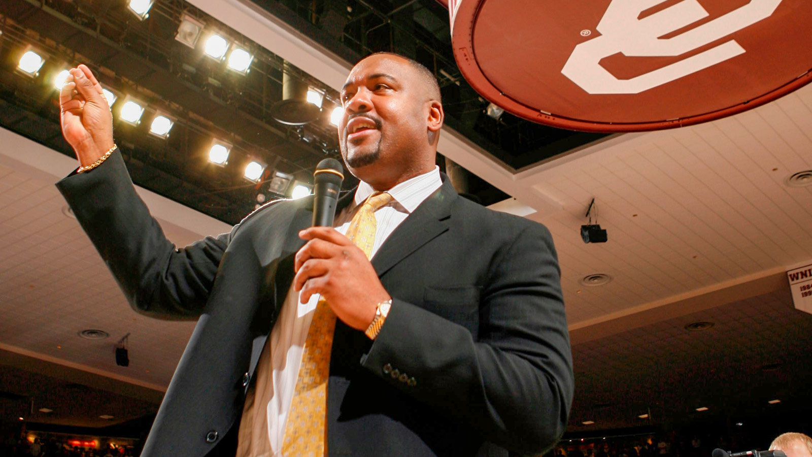 Cubs pay tribute to Stacey King during Giants series finale