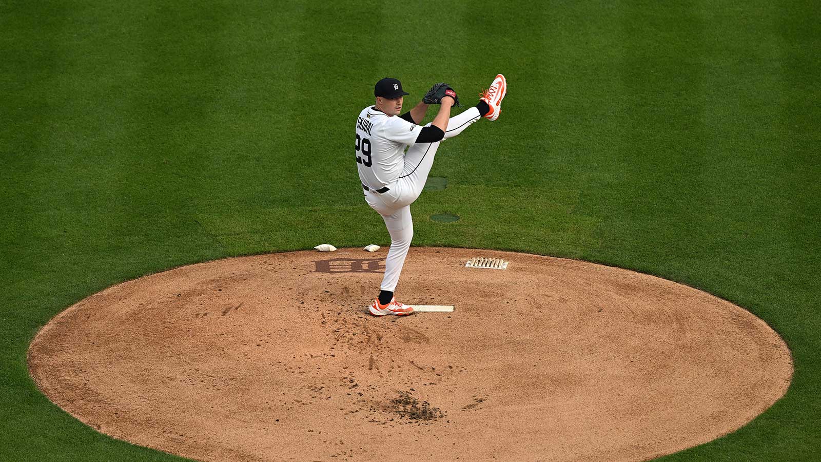 Detroit Tigers starting pitcher Tarik Skubal (29) throws a pitch against the Chicago Cubs in the first inning at Comerica Park