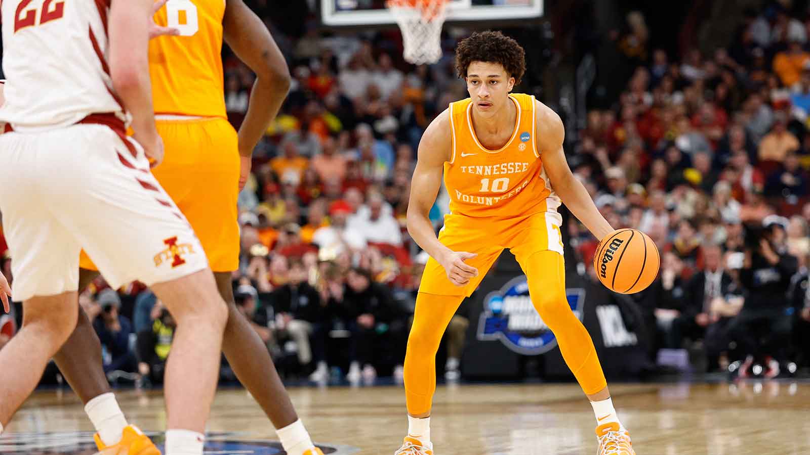 Tennessee Volunteers forward Nate Ament (10) controls the ball in the second half against the Iowa State Cyclones during a Sweet Sixteen game of the Midwest Regional of the men's 2026 NCAA Tournament at United Center. 