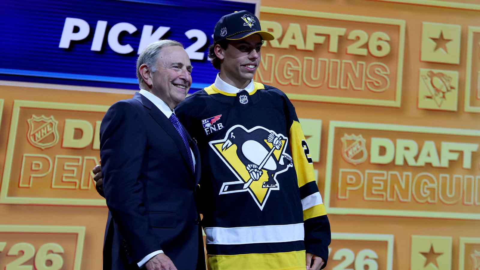 Watch Sidney Crosby welcome Liam, Markus Ruck to Penguins