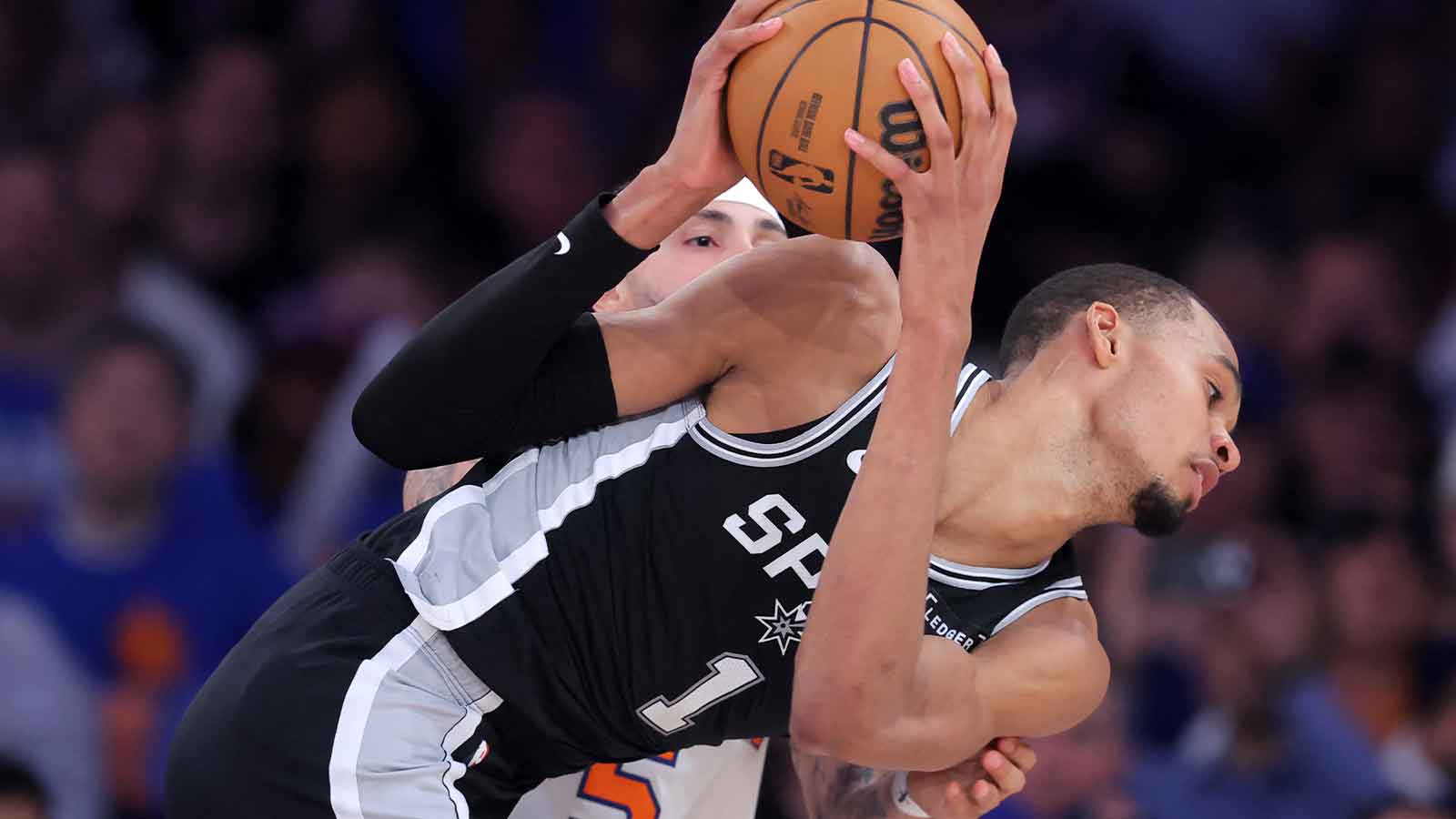 Knicks superfan Spike Lee sends message to Victor Wembanyama after Spurs’ Game 4 choke