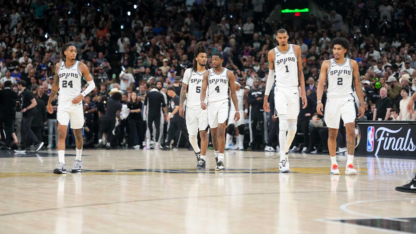 Spurs’ Victor Wembanyama praises De’Aaron Fox in revealing message before Game 3