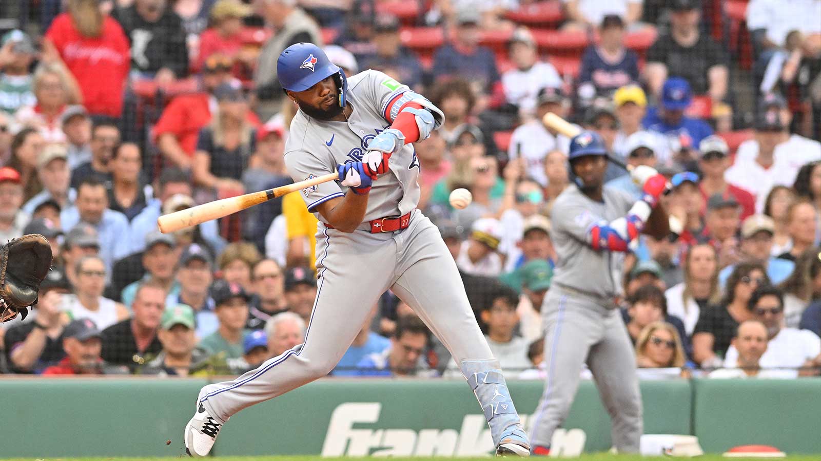 Blue Jays' Vladimir Guerrero Jr. exits Cubs game with apparent injury