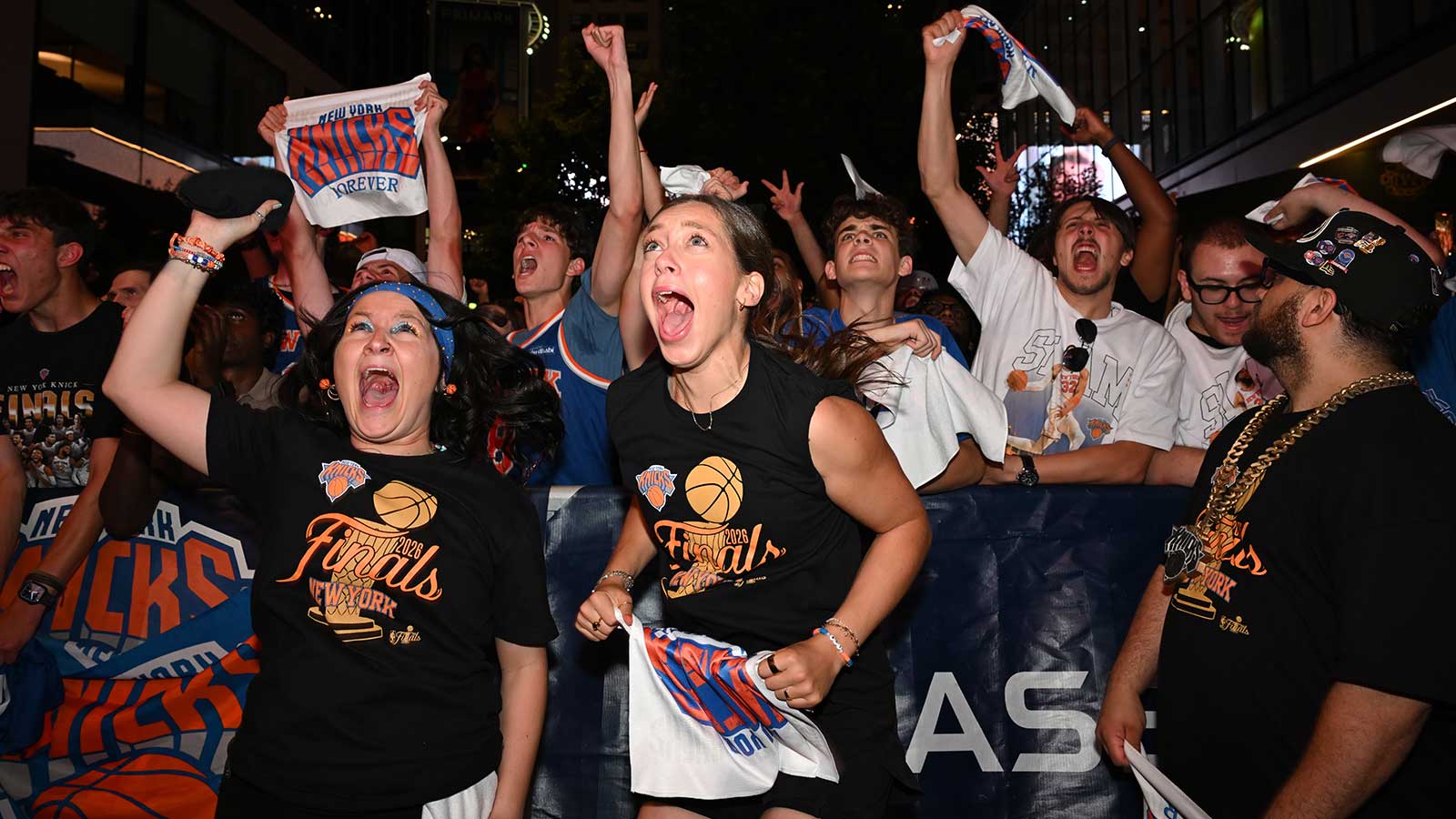 Watch Knicks fans across New York revel in first NBA title in 53 years