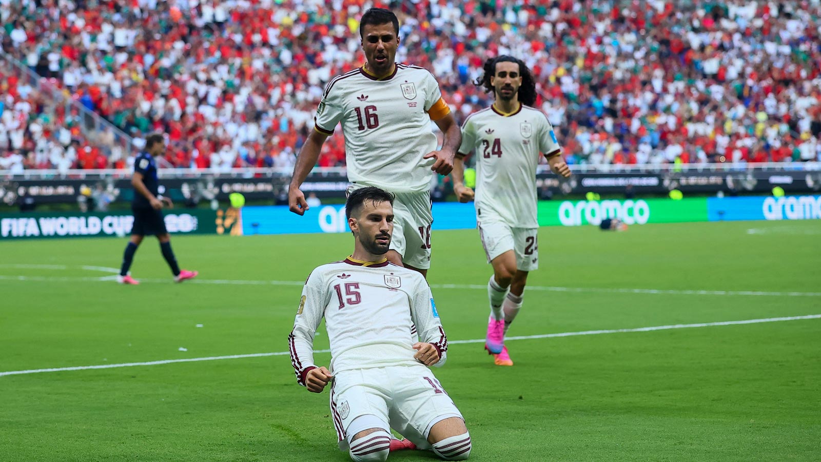 Brutal Uruguay blunder puts Spain up 1-0 in World Cup match