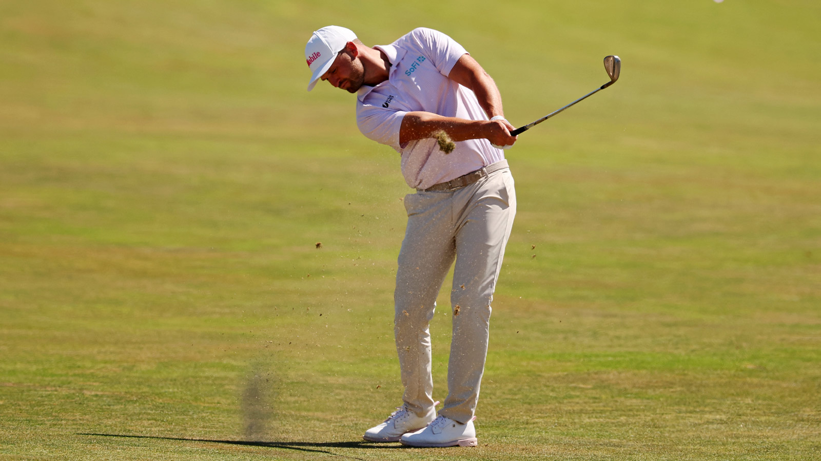 Wyndham Clark wobbles, leads US Open by 1 with 9 holes left