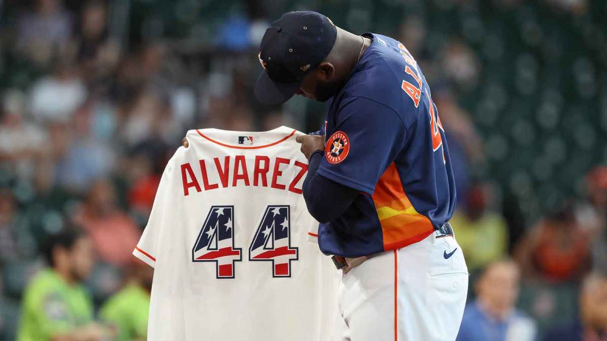 astros-news-yordan-alvarez-s-3-word-take-on-playing-whole-career-in