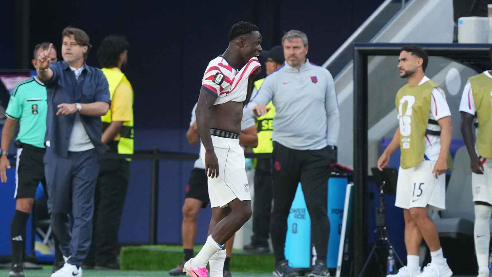 USMNT news: Former players go nuts on Messi foul that looked like Balogun's