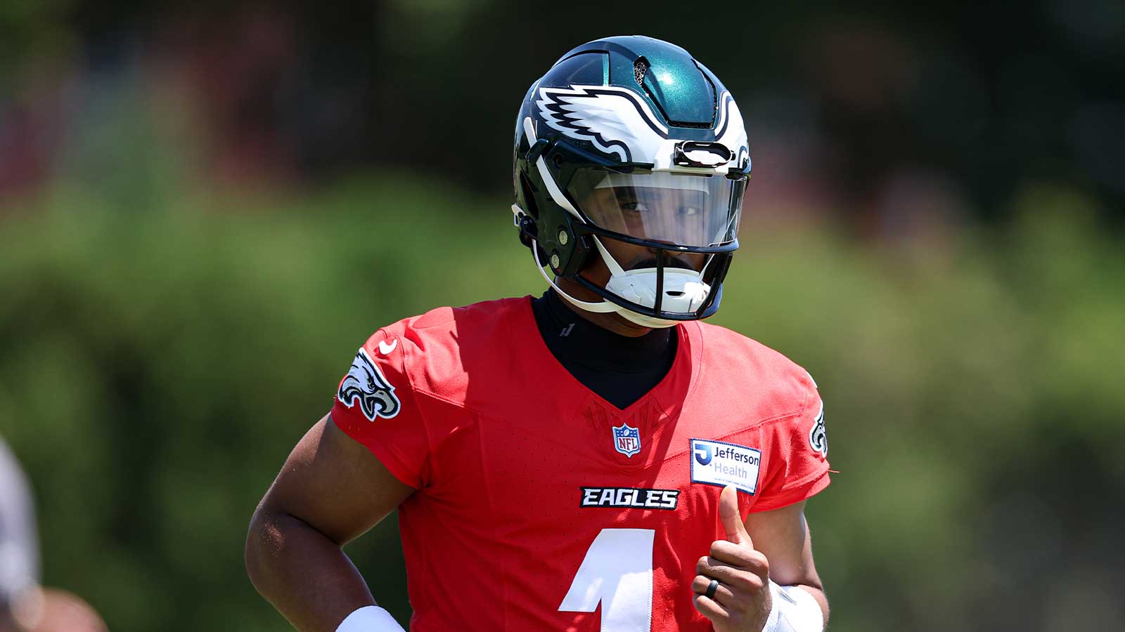 Eagles’ Jalen Hurts basically tells Drake Maye he’s on his own with AJ Brown