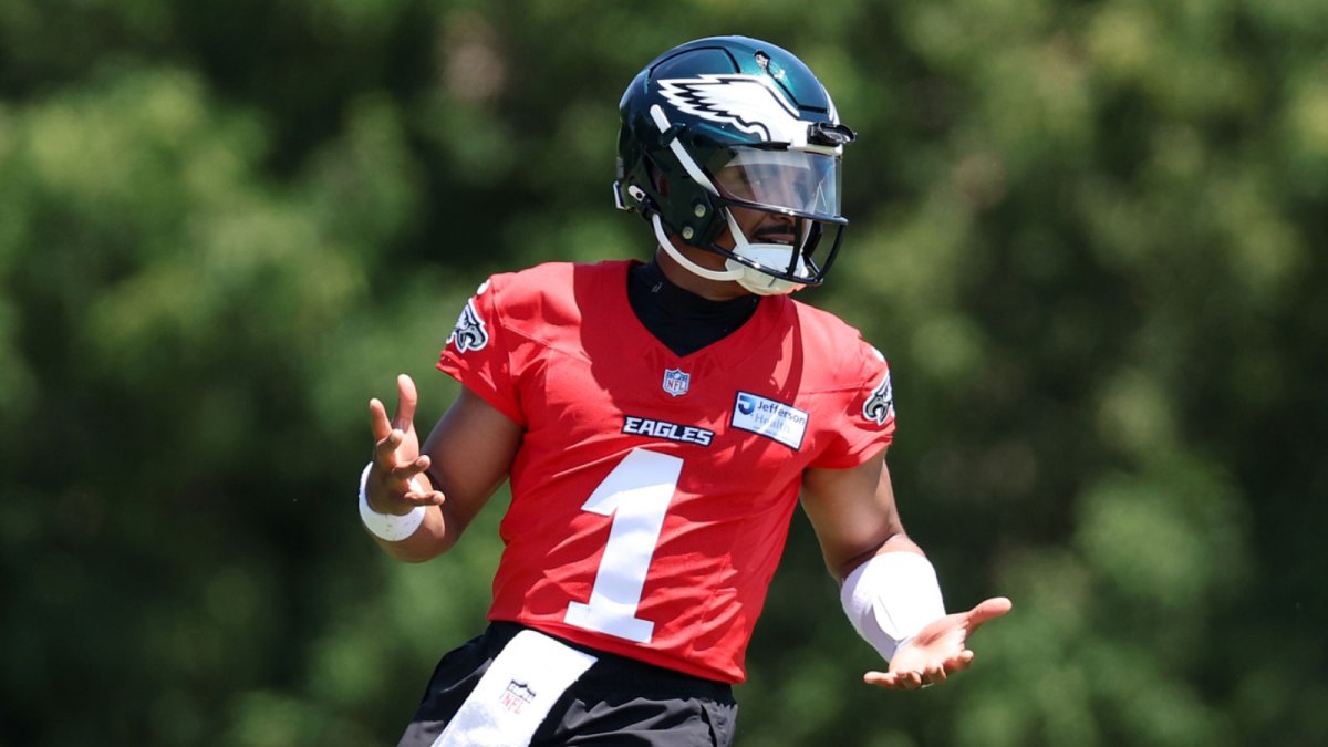 Eagles news: Jalen Hurts tanks in ESPN QB rankings after drama-filled