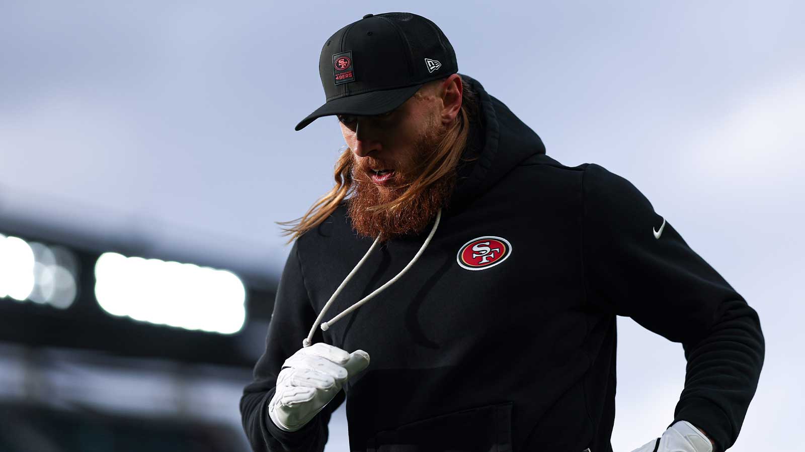 https://wp.clutchpoints.com/wp-content/uploads/2026/07/Kittle-warms-up.jpg