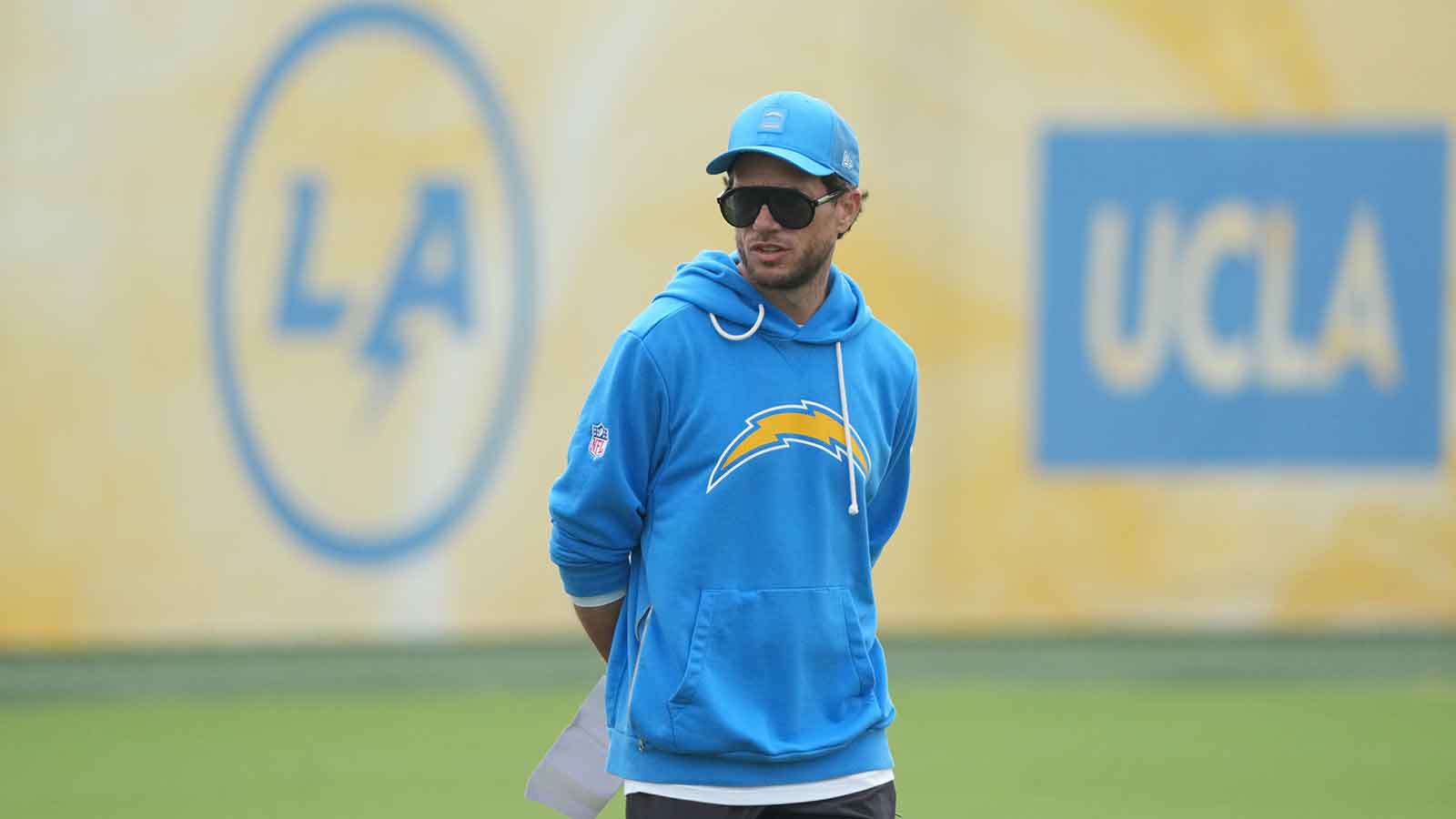 https://wp.clutchpoints.com/wp-content/uploads/2026/07/Los-Angeles-Chargers-OC-Mike-McDaniel.jpg