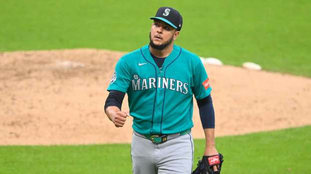 Seattle Mariners starting pitcher Luis Castillo (58) reacts at the end of the fourth inning against the Cleveland Guardians at Progressive Field.