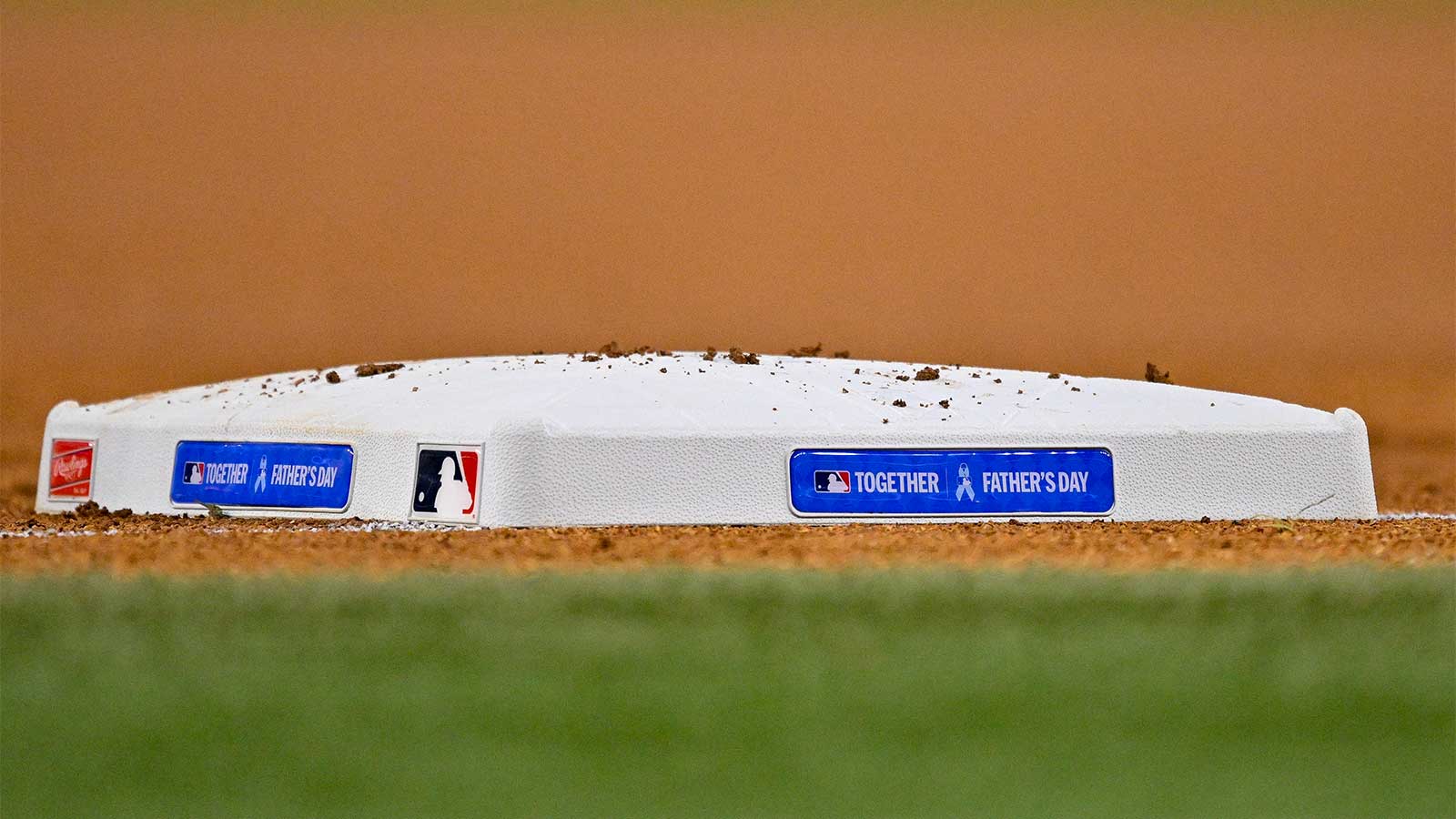Padres sign recently released Astros pitcher to minor league contract