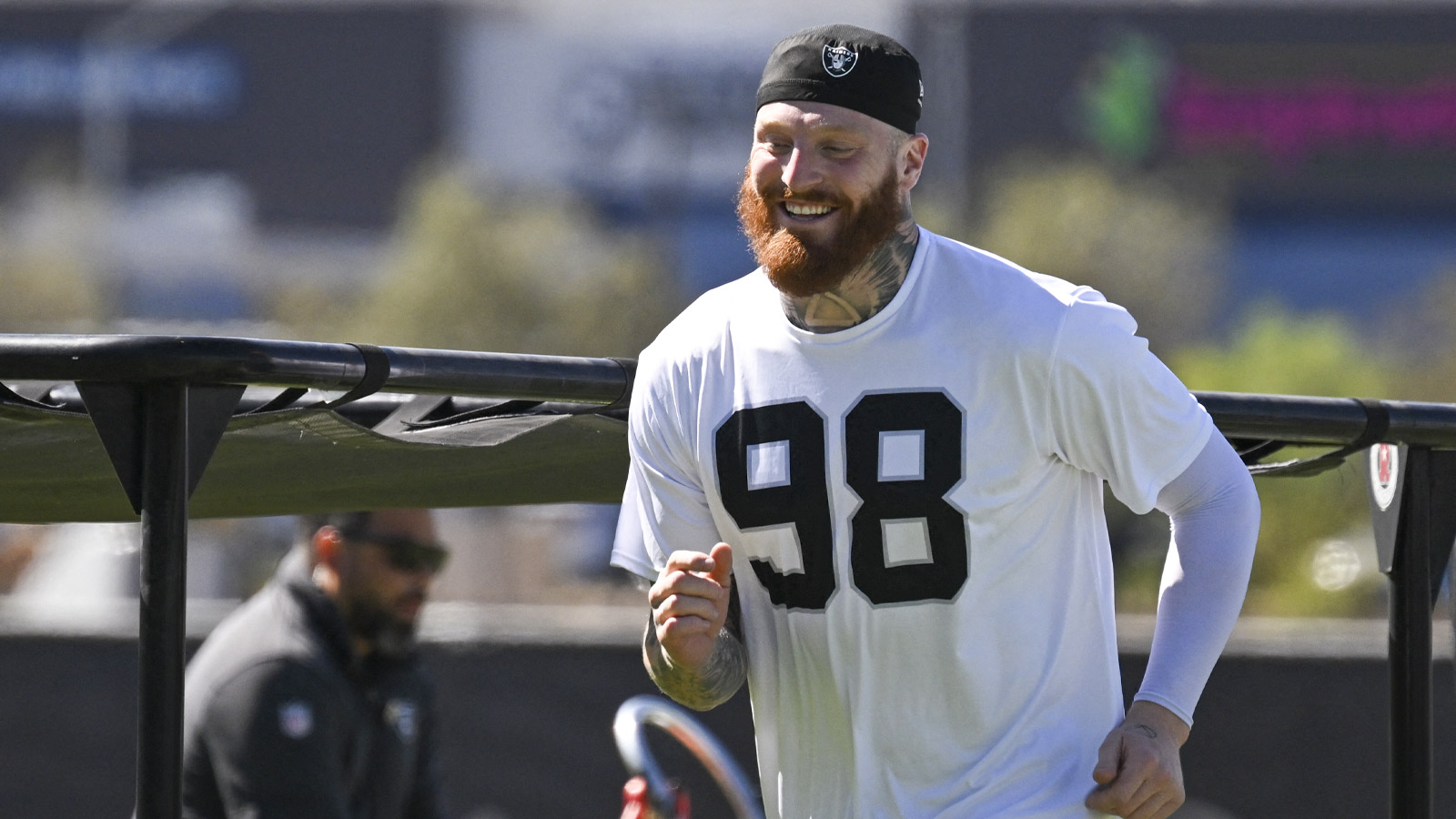Photo: clutchpoints.com Raiders Bench Kirk Cousins and Maxx Crosby After Practice Altercation