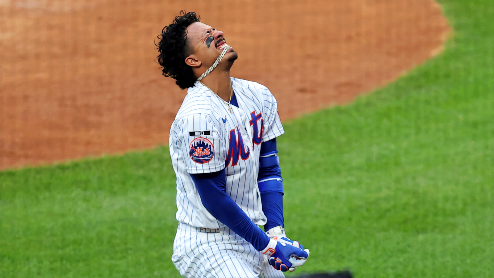 https://wp.clutchpoints.com/wp-content/uploads/2026/07/Mets-infielder-Mark-Vientos-in-pain-after-an-HBP.jpg