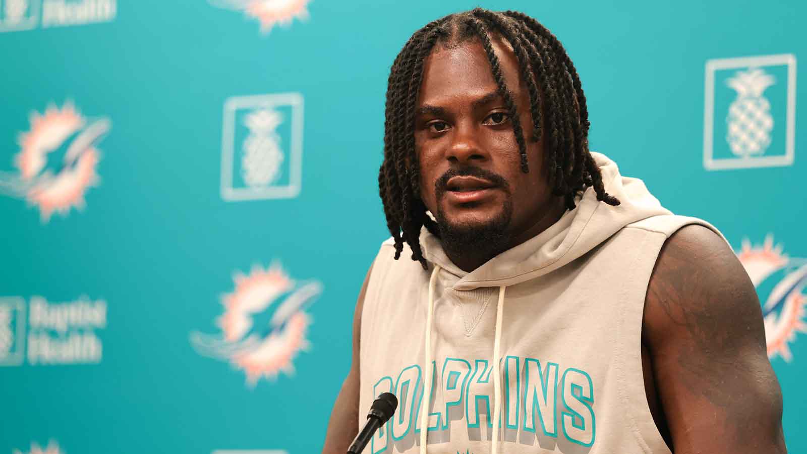 https://wp.clutchpoints.com/wp-content/uploads/2026/07/Miami-Dolphins-QB-Malik-Willis.jpg