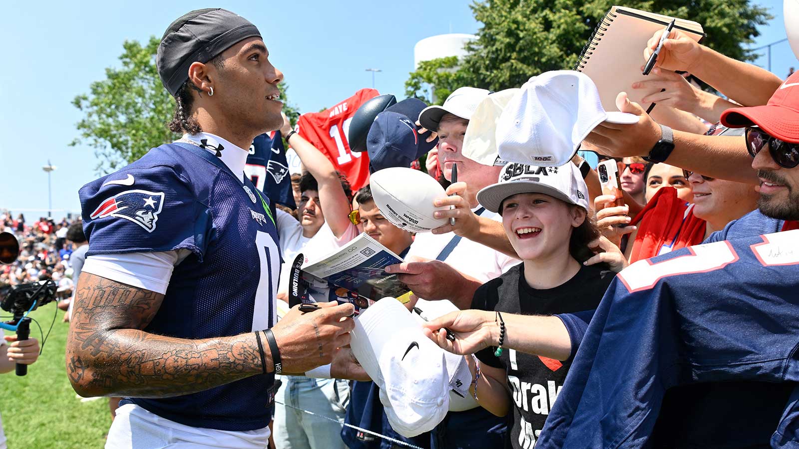 NFL insider keeps it real on Christian Gonzalez contract update