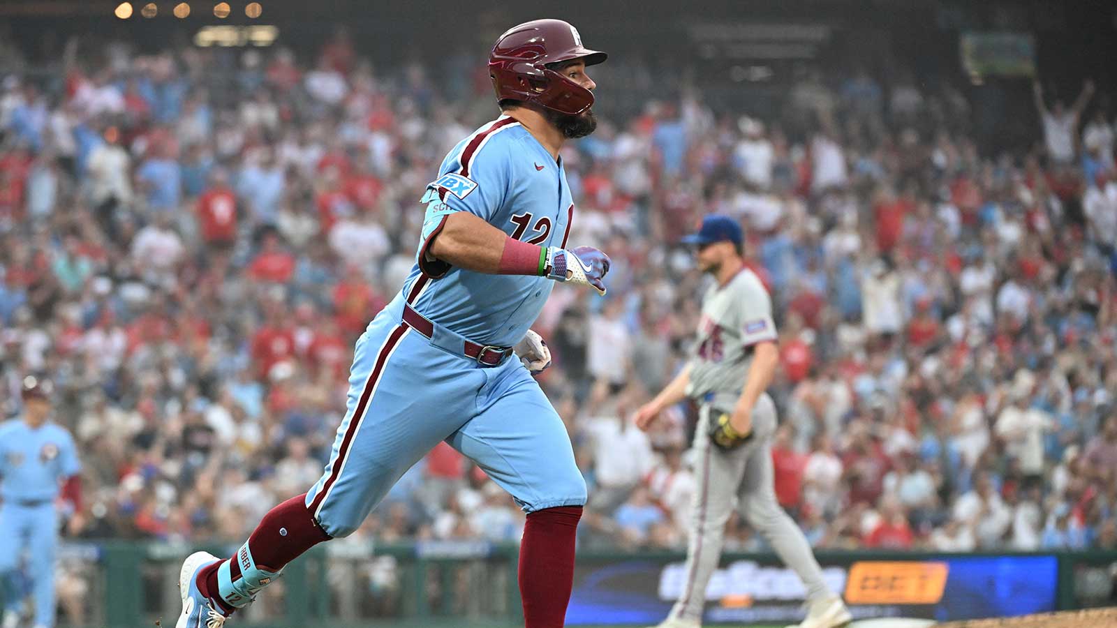 Kyle Schwarber’s walk-off moonshot caps 6-run Phillies rally to stun Cardinals
