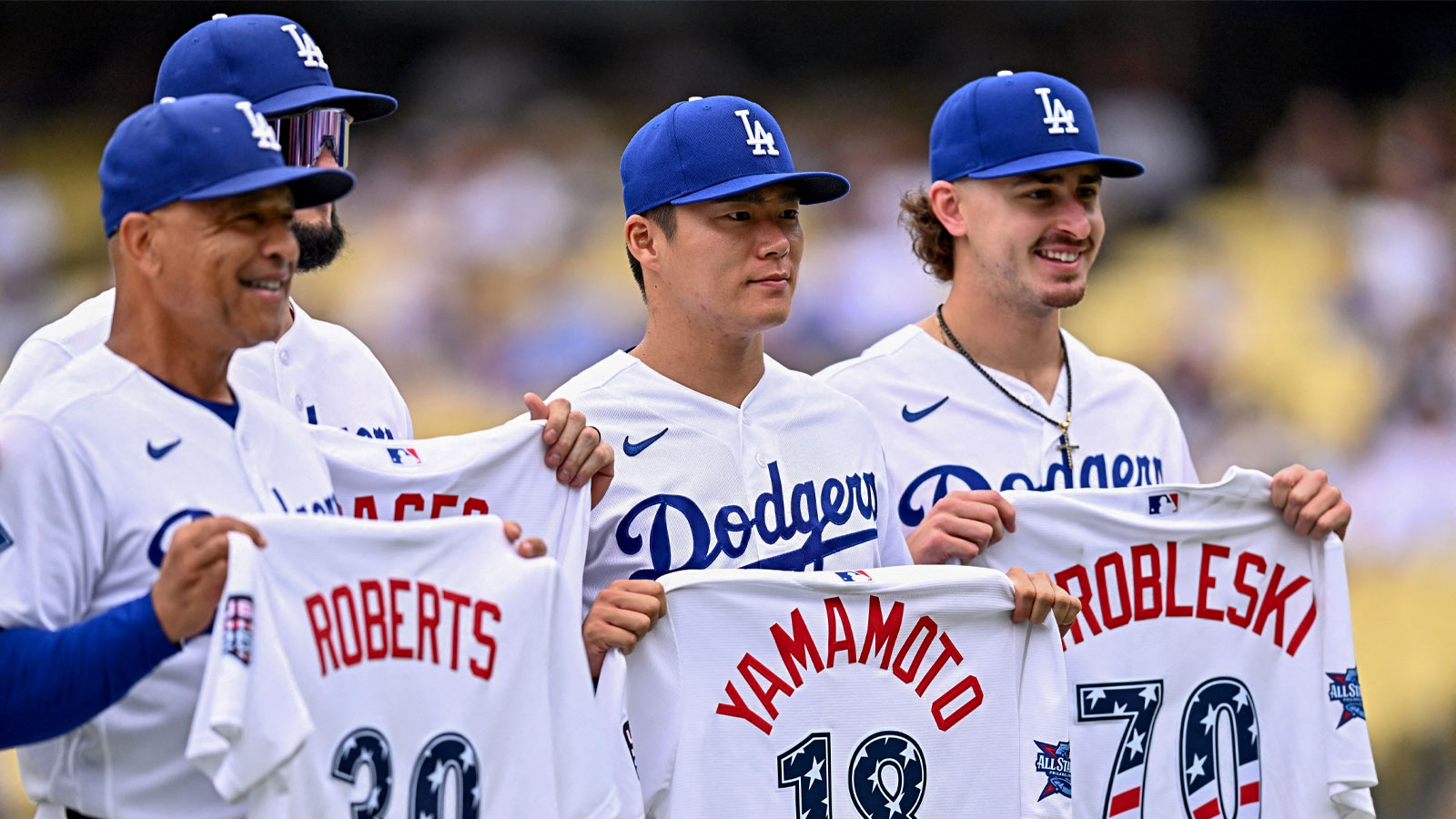 Dodgers news: Dave Roberts knows LA won't get warm welcome in