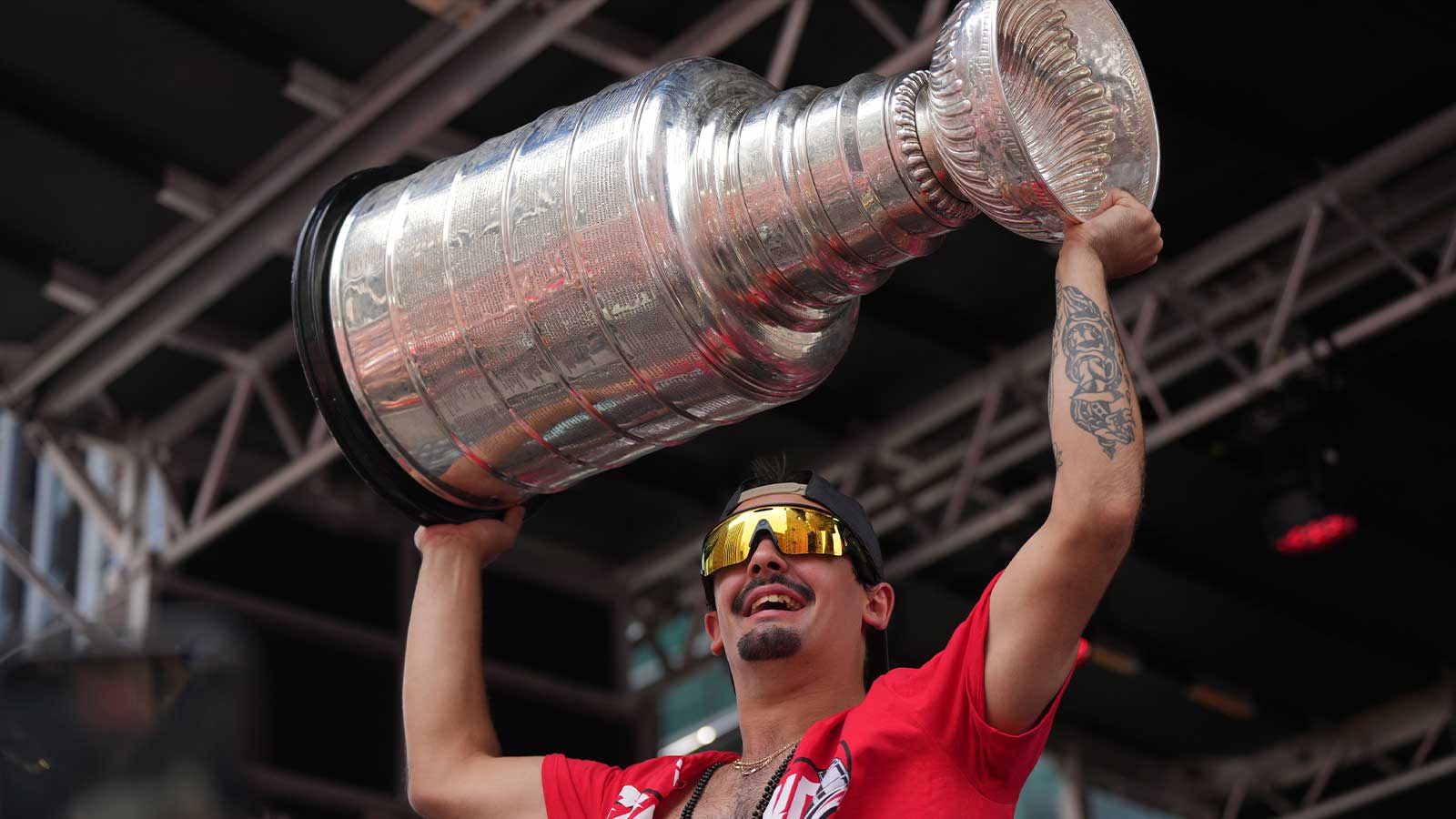Hurricanes to raise championship banner against Panthers on opening night