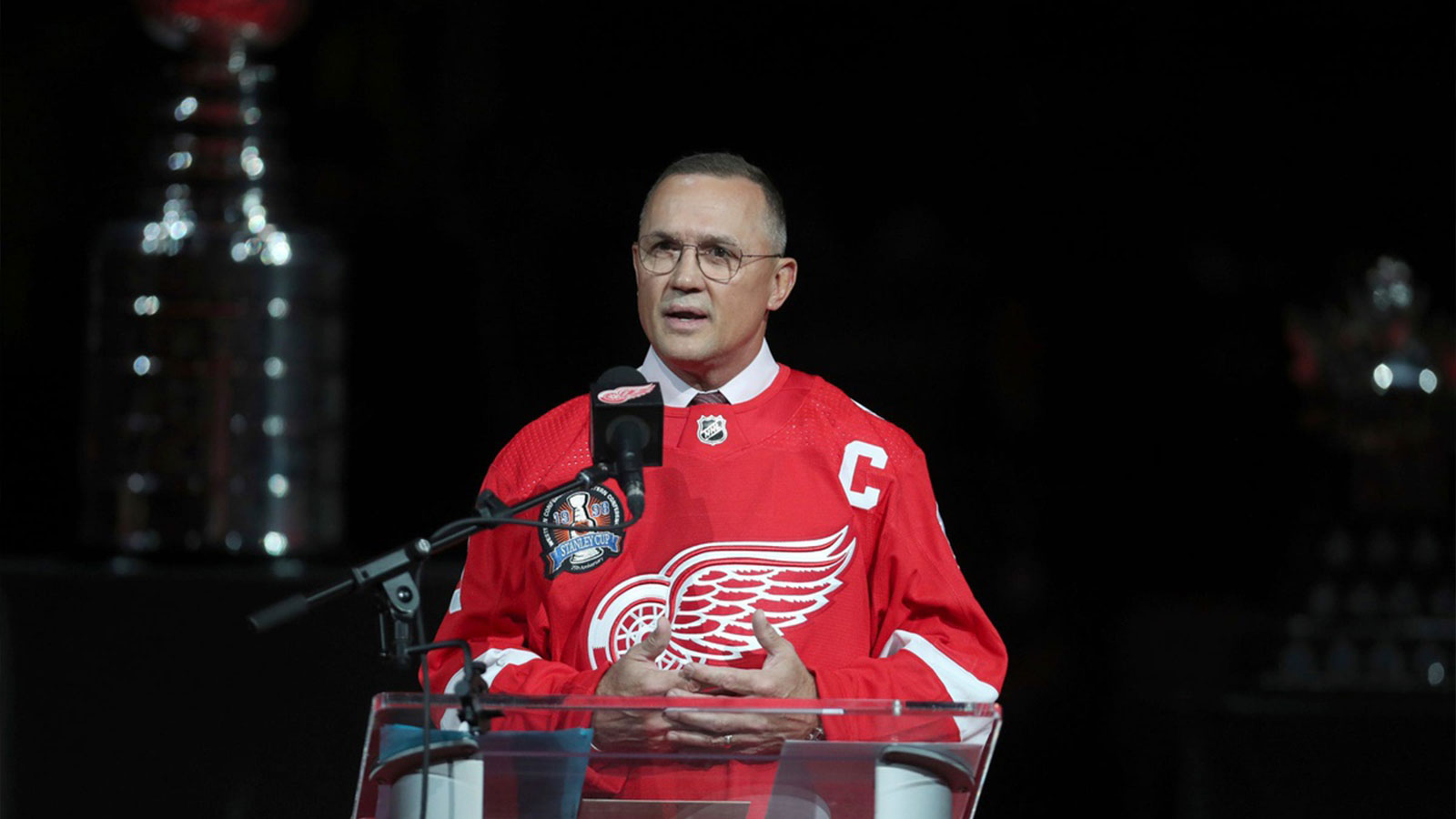 Red Wings' Steve Yzerman stepping down as head of hockey ops