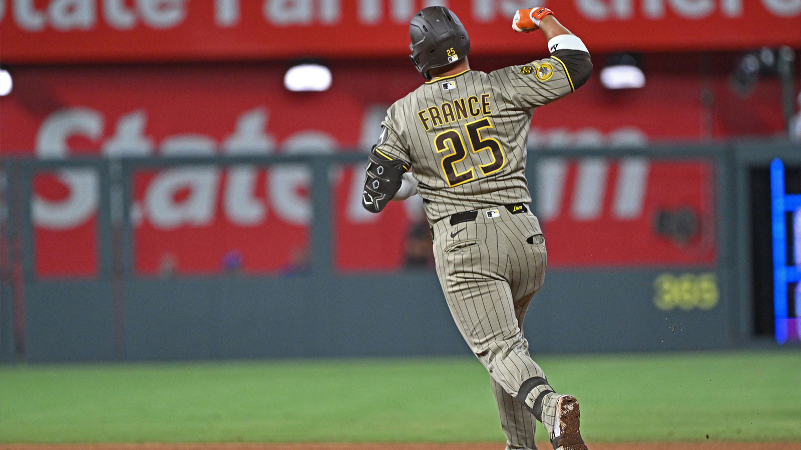 Padres rumors: Will San Diego trade this infielder before deadline?
